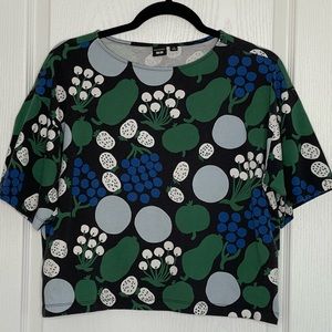 Marimekko X Uniqlo Fruit Design Black Cropped Tee